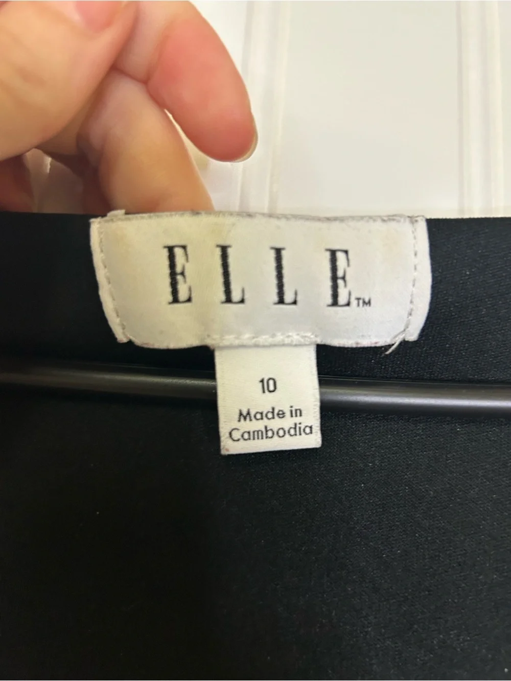 Elle black white